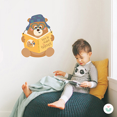 Kitap Okuyan Sevimli Ayı Duvar Sticker - 3