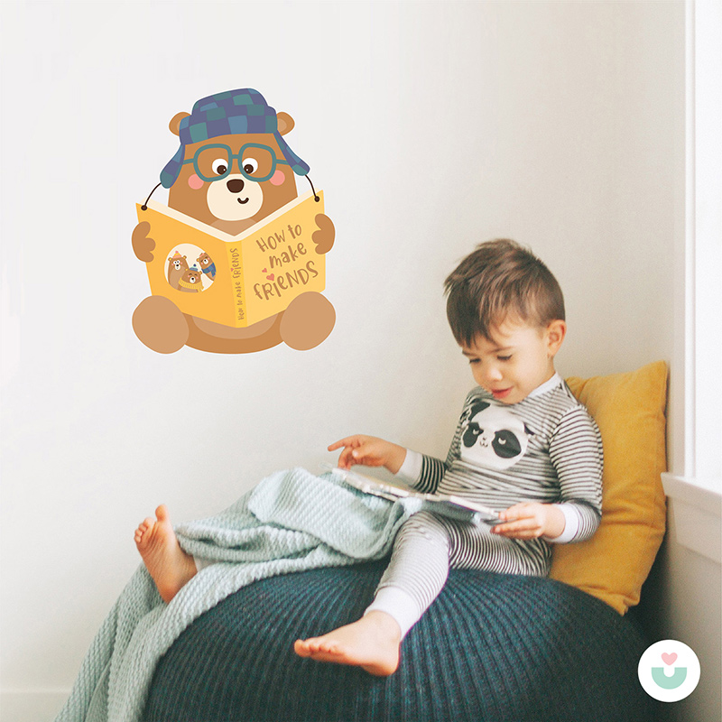 Kitap Okuyan Sevimli Ayı Duvar Sticker - 3